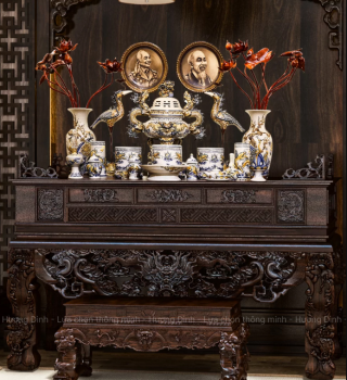 Khi bàn thờ bất an, kiểm tra bát hương, tự lập bàn thờ và khấn mời tổ tiên chân thành